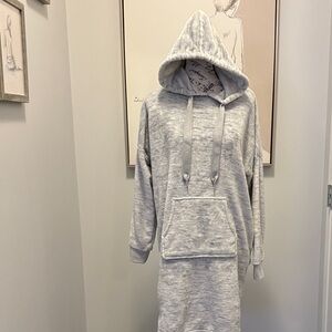 Denver Hayes Cozy Hooded Sleepwear - Size Small